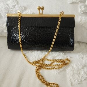 Black Patent Leather Kiss-Lock Chain Shoulder Bag - Gold Hardware